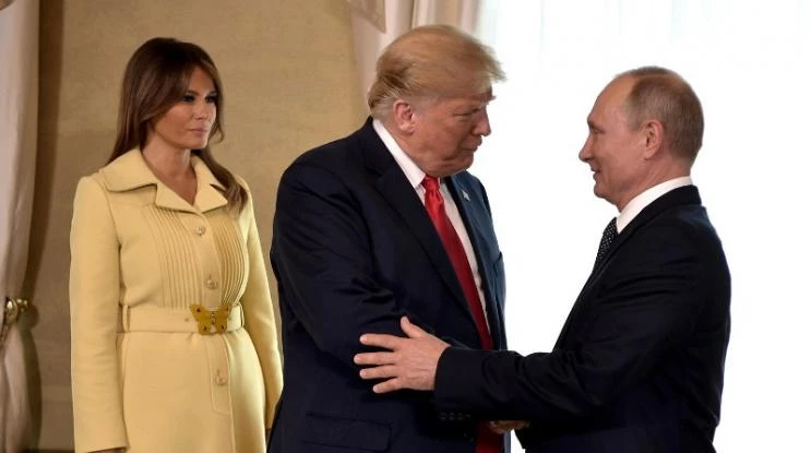 Σοκάρει η Μελάνια: Δείτε το ύφος της μετά τη χειραψία με Πούτιν (βίντεο)